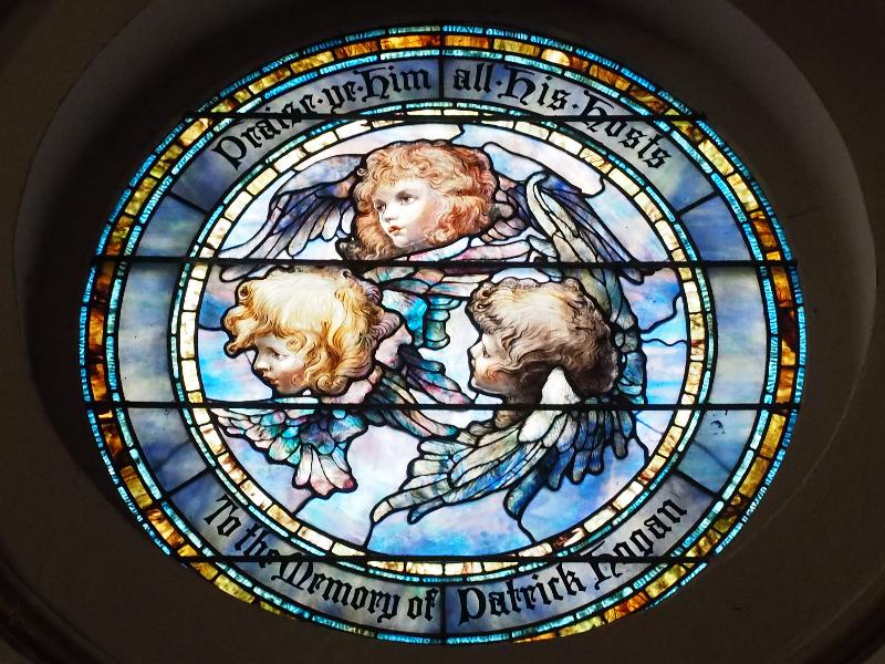Troy, New York (NY): St Joseph's Church: Hogan Memorial Window, Angels singing the praises of the King (1901, Tiffany Studios)