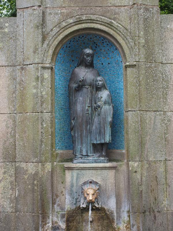 Buxton, England: St Ann's Well: sculpture and fountain