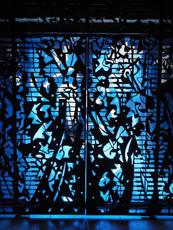 Edinburgh, Scotland: St Giles' Cathedral: blue glass and metal screen porch (2010, Leifur Breidfjord)