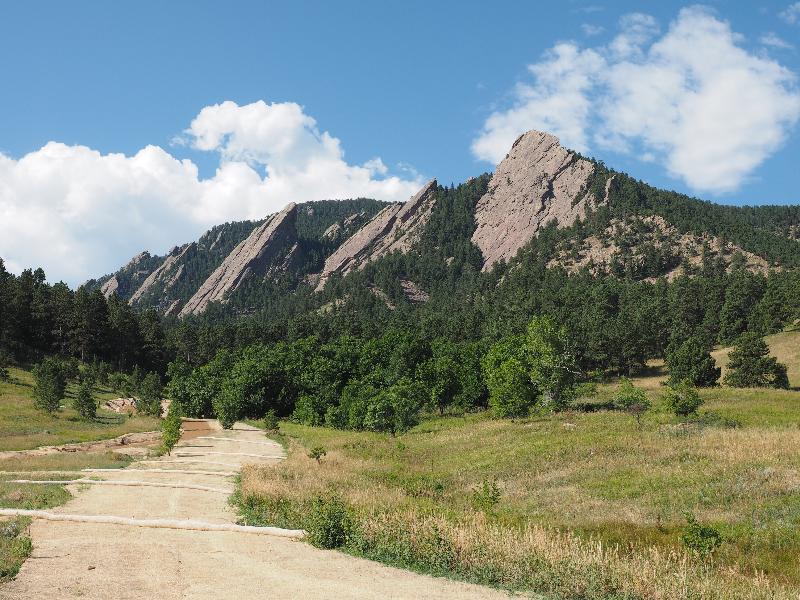 Boulder, Colorado (CO): Chautauqua Trail: view towards Flatirons