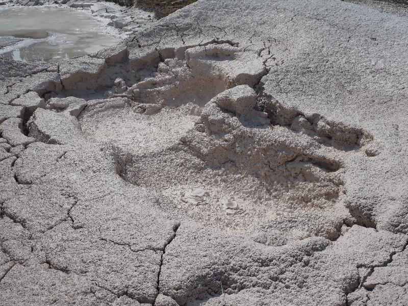 Yellowstone National Park, Wyoming (WY): Artists' Paintpots trail: Paintpot with slight bubbling