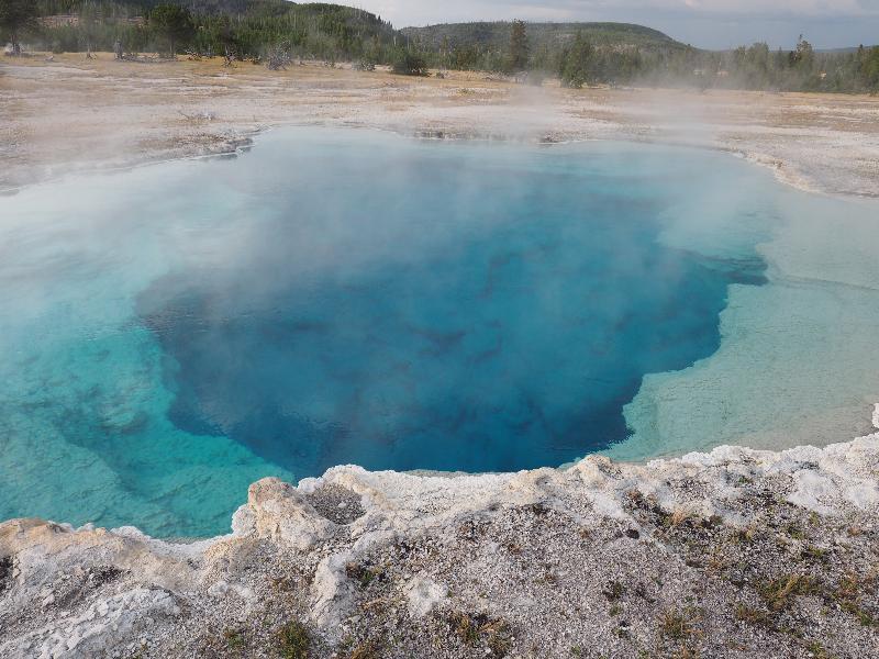 Yellowstone National Park, Wyoming (WY): Biscuit Basin: Sapphire Pool