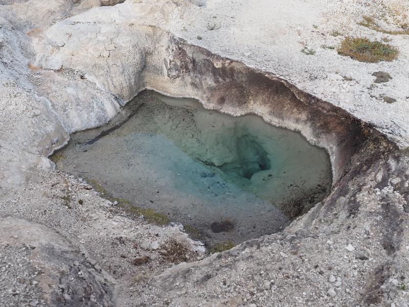 Yellowstone National Park, Wyoming (WY): Biscuit Basin: Silver Globe Spring