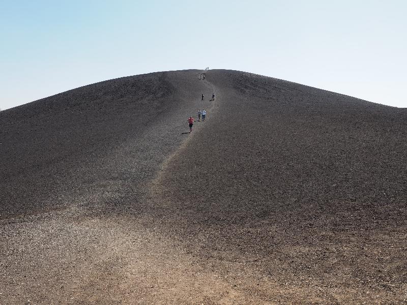 Craters Of The Moon National Monument, Idaho (ID): Inferno Cone: view of path leading to top