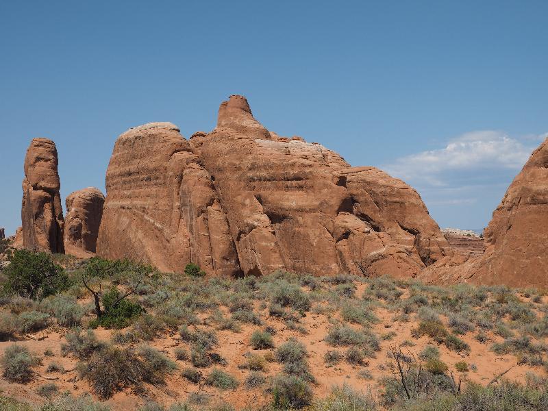 Arches National Park, Utah (UT): Devils Garden Trail: rocks on trail