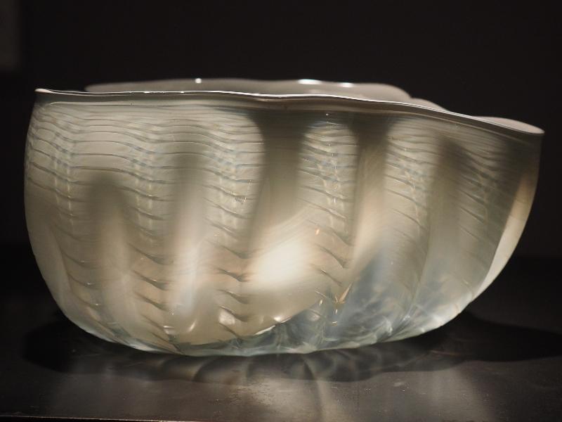 Bronx, New York (NY): New York Botanical Garden: Dove Gray Seaform Set with Mist Lip Wraps (1981, Dale Chihuly)