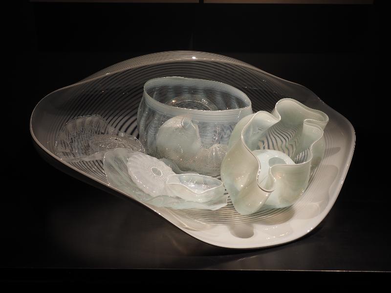 Bronx, New York (NY): New York Botanical Garden: Oyster Gray Seaform Set with Foam White Lip Wraps (1981, Dale Chihuly)