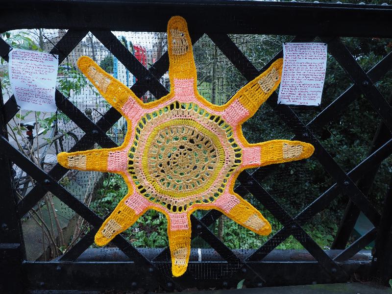 Cambridge, England: Jesus Lock: sun (2017, artist Tigerchilli)