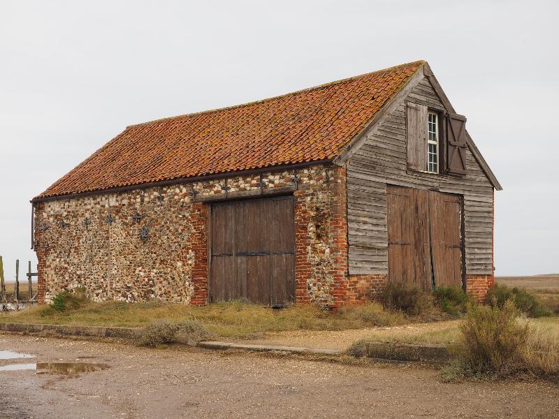 Thornham, England: Old Harbour: old building