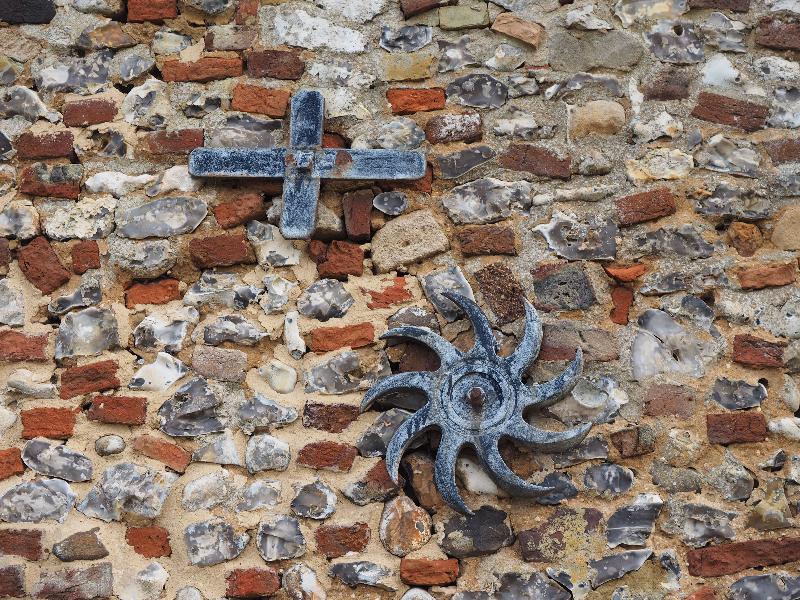 Thornham, England: Old Harbour: old building iron supports