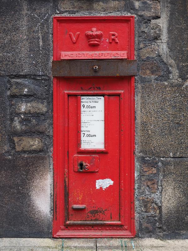 Cambridge, England: Queens' Lane: red post box