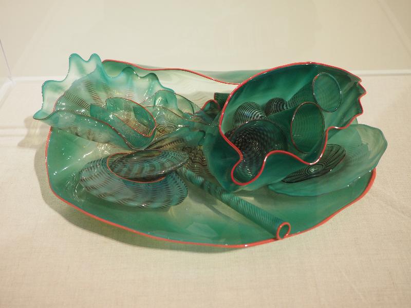 Portland, Maine (ME): Portland Museum of Art: Viridian Persian Set with Winsor Red Lip Wraps (1987, Dale Chihuly)