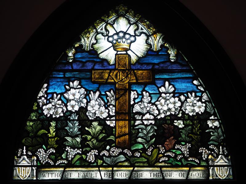 Bar Harbor, Maine (ME): St Saviour's Episcopal Church: Cross and Crown (Kane Memorial Window, 1926, Heaton, Butler and Bayne)