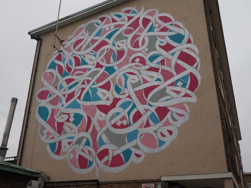 Cambridge, England: Arbury Court: Calligraffiti mural (2018, artist eL Seed)