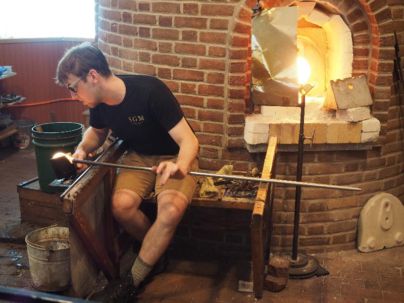 Sandwich, Massachusetts (MA): Sandwich Glass Museum: Alan Haynes giving glass demo