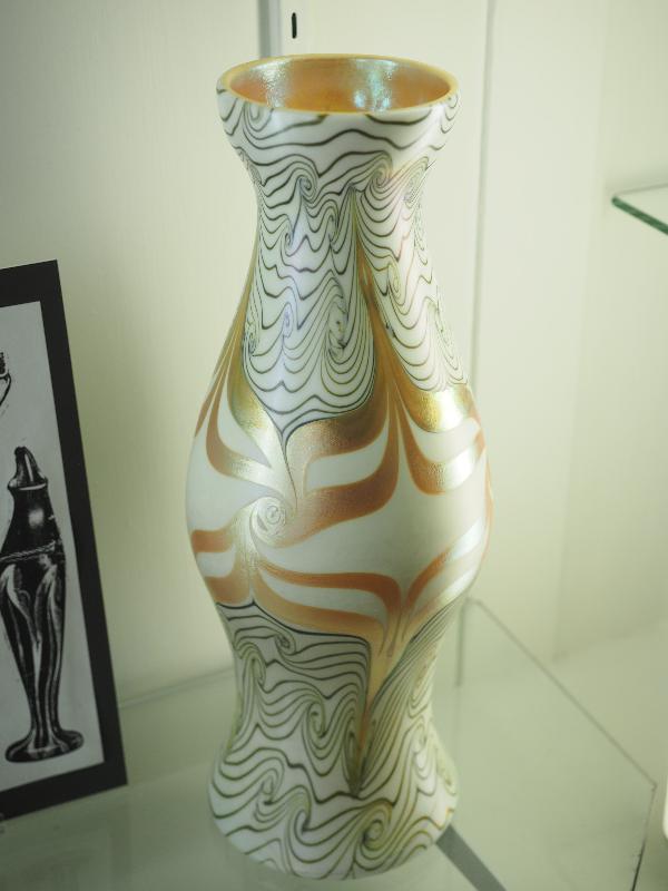 Sandwich, Massachusetts (MA): Sandwich Glass Museum: Trevaise vase (1907, Alton Manufacturing Company, Sandwich)