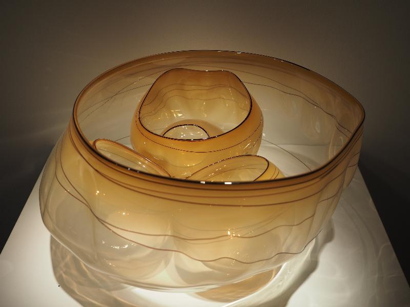 London, England: Kew Gardens: Tabac Basket Set with Midnight Lip Wraps (2000, Dale Chihuly)