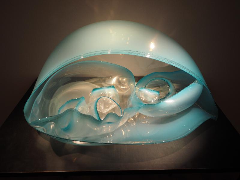 London, England: Kew Gardens: Clear Cerulean Blue Basket Set with Black Lip Wraps (1995, Dale Chihuly)