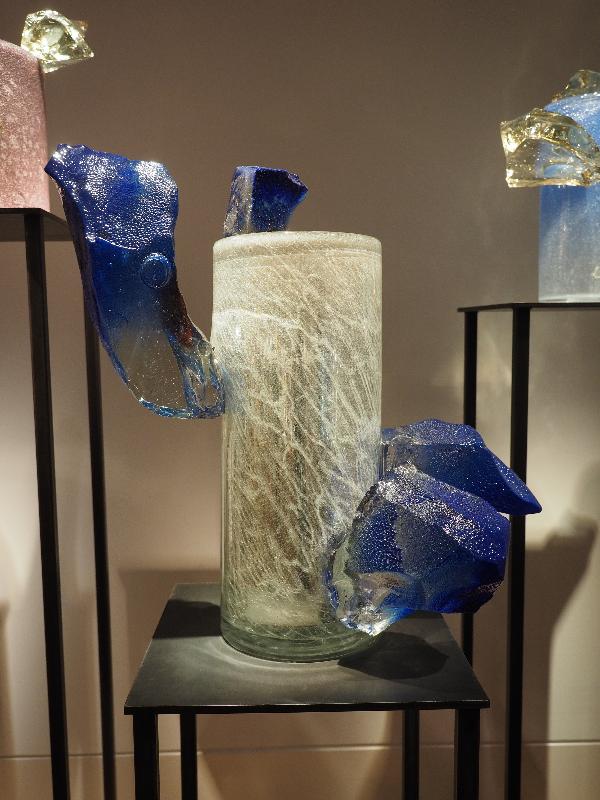 London, England: Kew Gardens: Silvered Jerusalem Cylinder with Midnight Crystals (2010, Dale Chihuly)