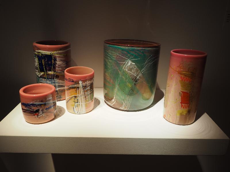 London, England: Kew Gardens: four Peach Cylinders with Indian Blanket Drawings (1995, Dale Chihuly) and Pilchuck Cylinder (1984, Dale Chihuly)