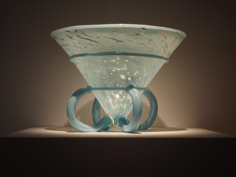 London, England: Kew Gardens: Pale Blue Venetian (1988, Dale Chihuly)