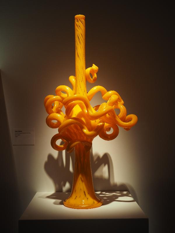 London, England: Kew Gardens: Chrome Orange Venetian with Coils (1990, Dale Chihuly)