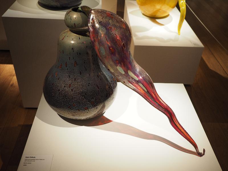 London, England: Kew Gardens: Oxblood Spotted Silver Ikebana with Scarlet Leaf (1999, Dale Chihuly)
