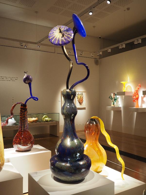 London, England: Kew Gardens: Gilded Blue Ikebana with Cobalt and Violet Stems (1999, Dale Chihuly)