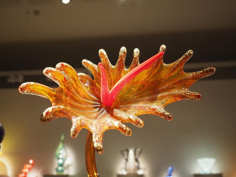 London, England: Kew Gardens: Topaz Frog Foot Stem (1991, Dale Chihuly)