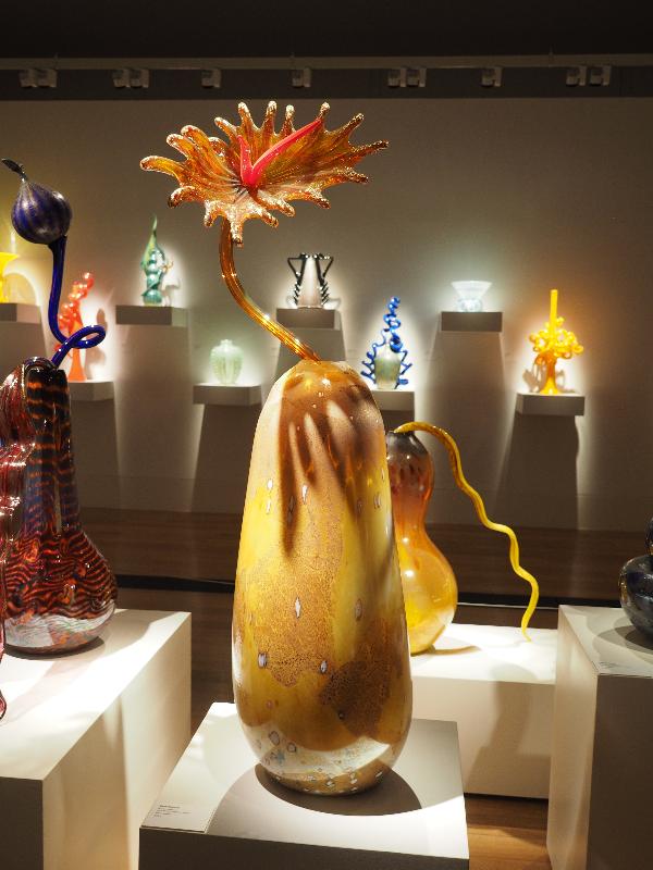 London, England: Kew Gardens: Golden Ikebana with Topaz Frog Foot Stem (1991, Dale Chihuly)