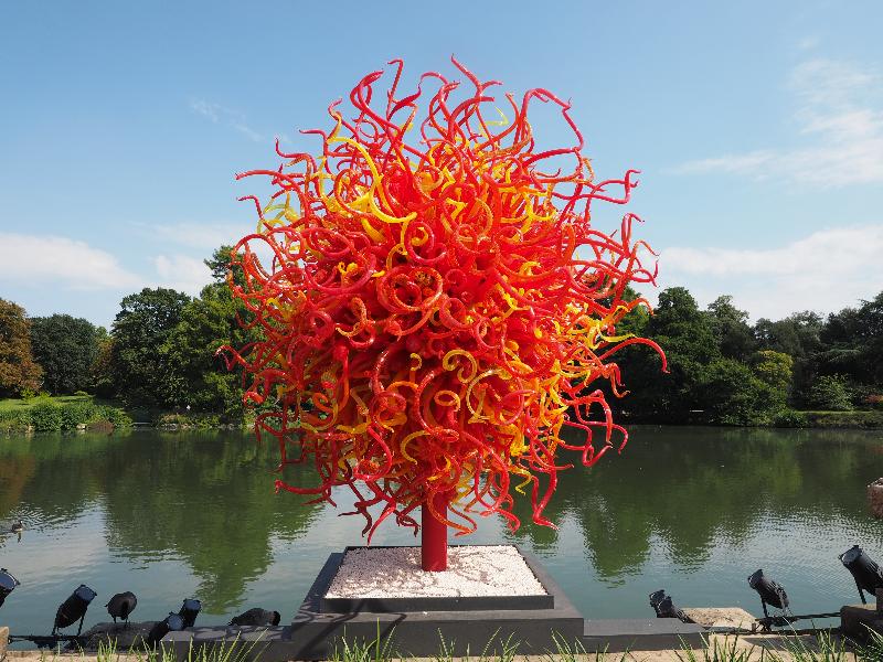 London, England: Kew Gardens: Summer Sun (2010, Dale Chihuly)