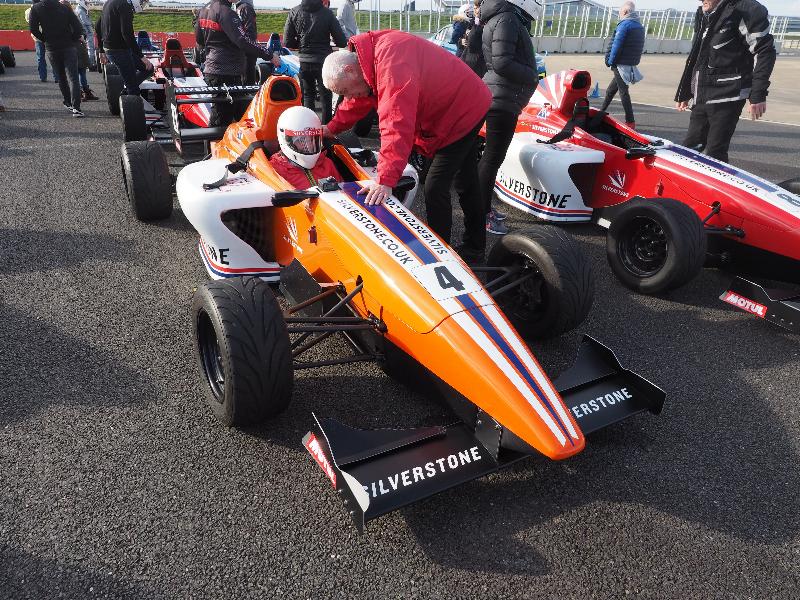 Silverstone, England: Silverstone Circuit: Formula Single Seater, pep talk