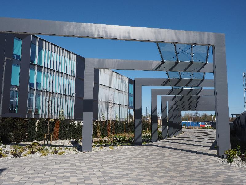 Cambridge, England: Cambridge Science Park: walkway / cycle path