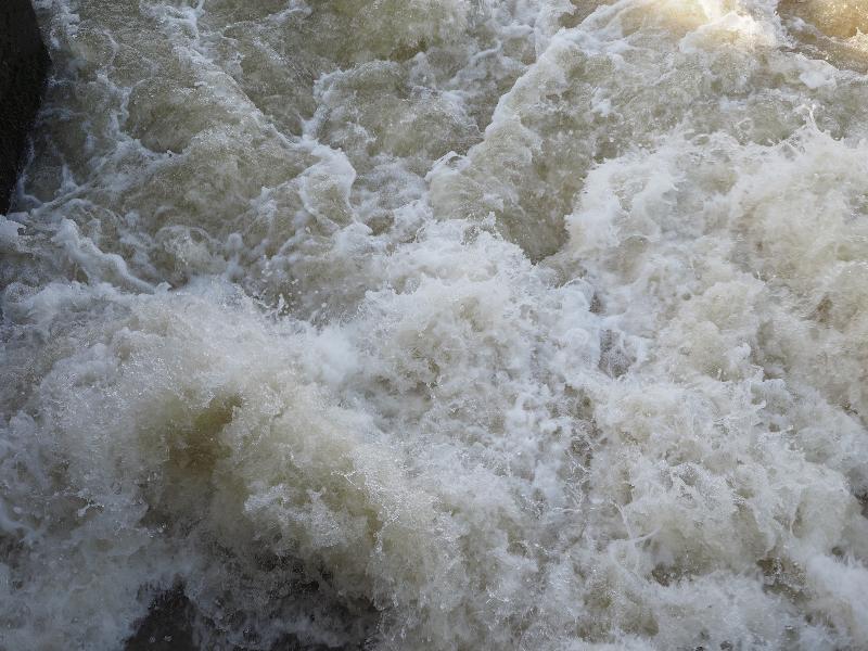 Cambridge, England: Cam: angry water at sluice