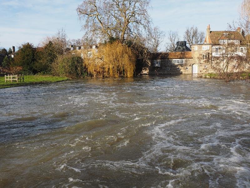Cambridge, England: Cam: view towards Darwin College