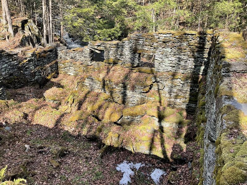 Plainfield, Massachusetts (MA): Mill Brook: Saw Mill remains (1827) (with a bit of snow)