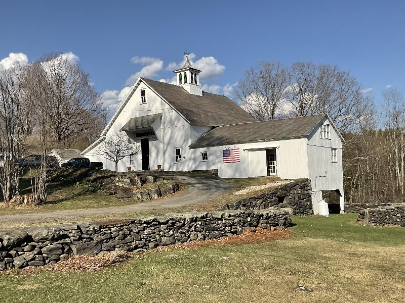 Cummington, Massachusetts (MA): Willcutt Road: old barn (1880)