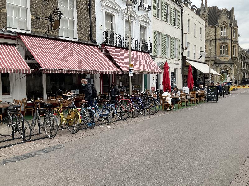 Cambridge, England: King's Parade: outside dining (because of Covid-19)