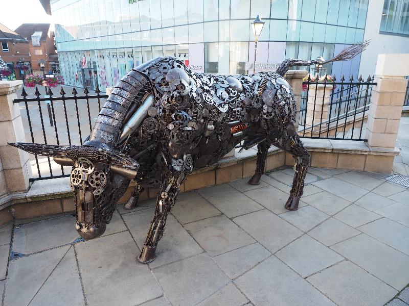 Windsor, England: Windsor & Eton Central Railway Station: bull