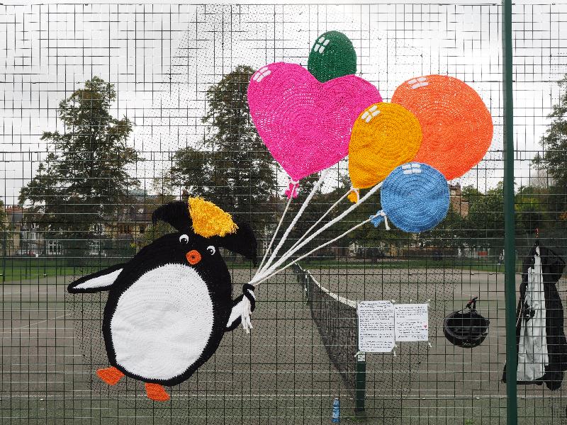 Cambridge, England: Jesus Green: Northern Rockhopper Penguin (2021, Tigerchilli)