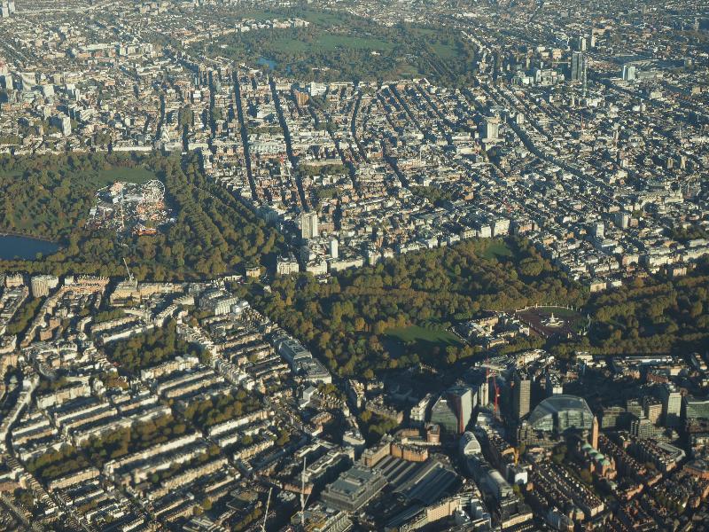 London, England: Hyde Park, Green Park and Buckingham Palace: aerial view