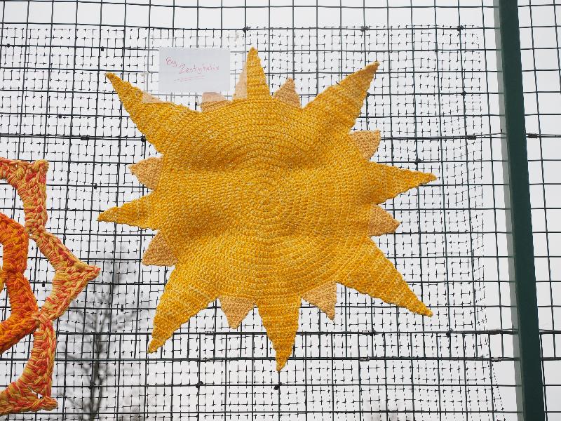 Cambridge, England: Jesus Green: yellow sun (Zestyhelix)