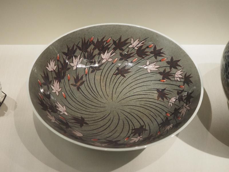 London, England: British Museum: bowl with black and purple orchids (1985, Imaizumi Imaemon XIII)