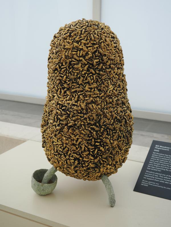 London, England: Royal Academy: Fingerswarm (2000, Bill Woodrow)