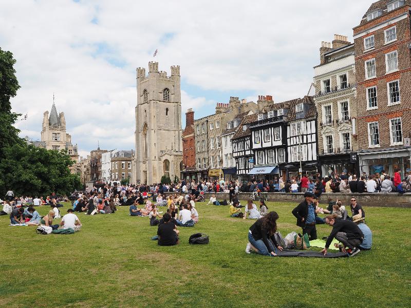 Cambridge, England: King's Parade: crowds back to normal, post-covid