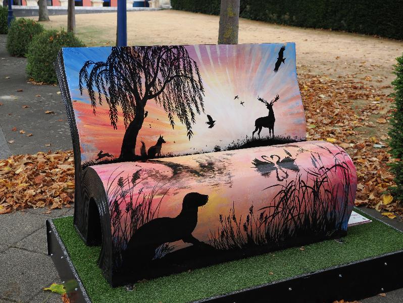 Cambridge, England: Judge Business School: book bench