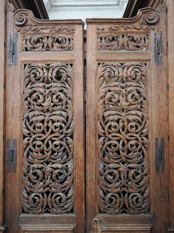 Cambridge, England: Trinity College: Wren Library, decorative screen door