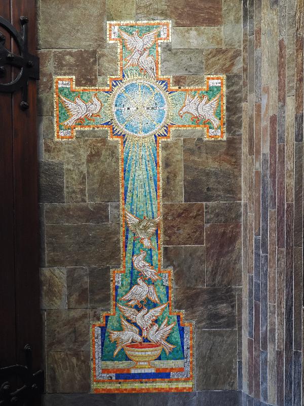 Amsterdam, Netherlands: H.H. Petrus en Pauluskerk (De Papegaai) (St Jozefkerk): Cross with doves