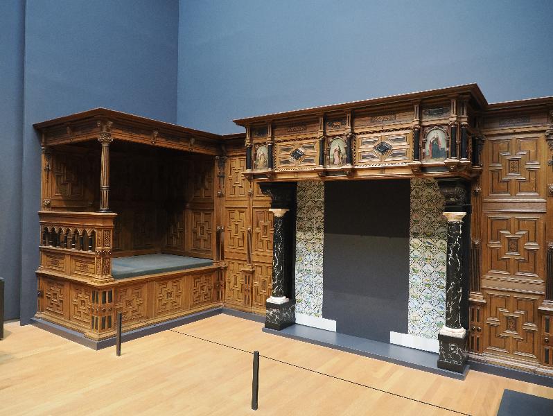 Amsterdam, Netherlands: Rijksmuseum: Wainscoting with chimneypiece, wallpanels and a portico (1626, Dordrecht, Netherlands)