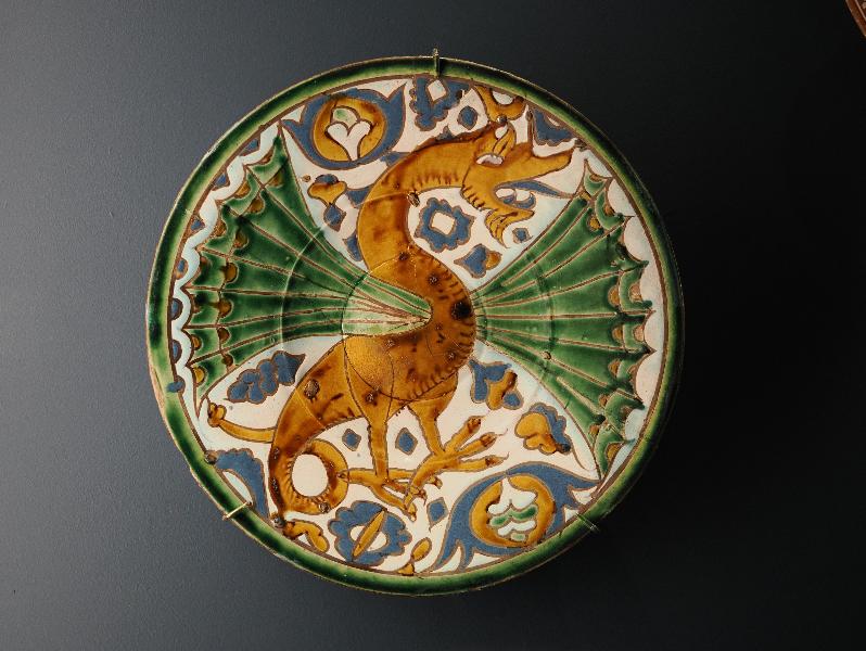 London, England: Royal Academy: Plate with Dragon (ca. 1500, Seville)